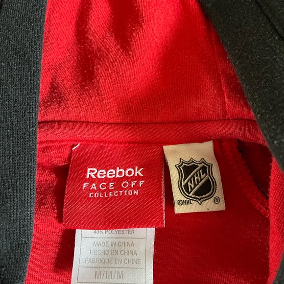 NHL Face Off Collection Chicago Hoodie - Picture 2 of 2